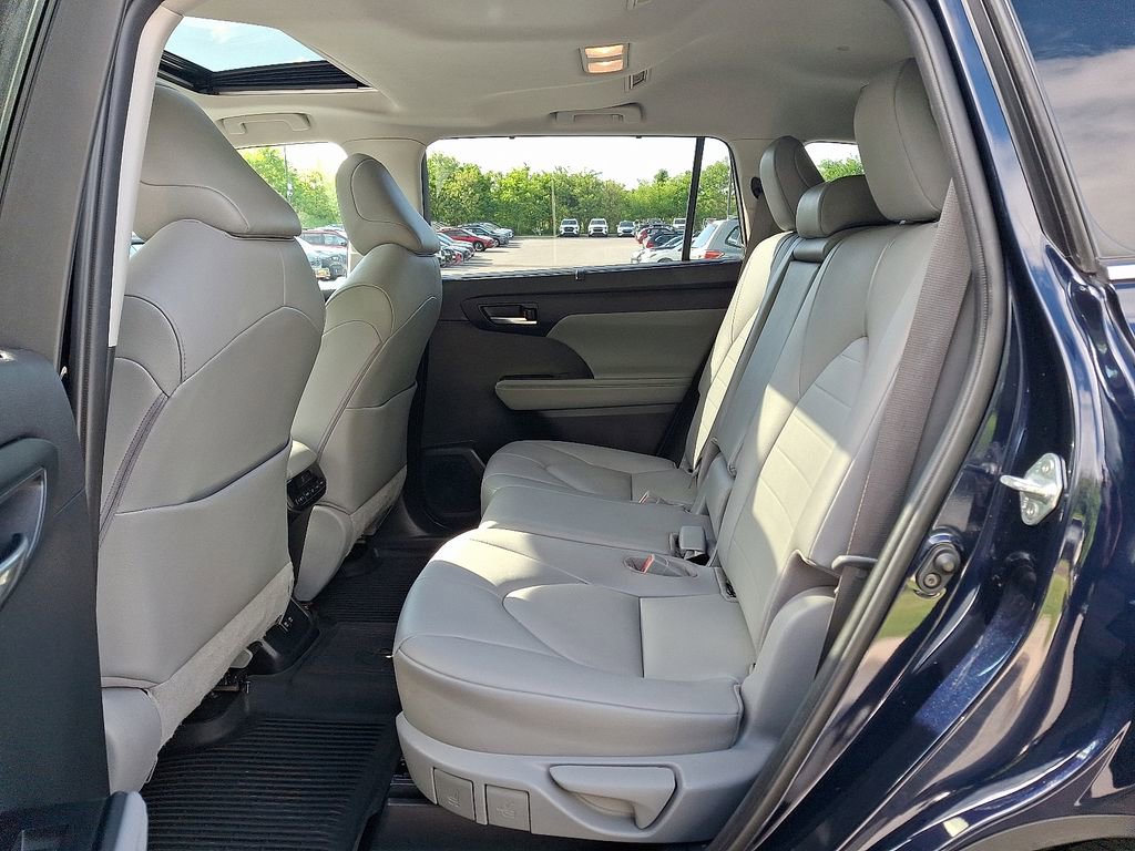 Used 2020 Toyota Highlander XLE AWD/4WD image 10
