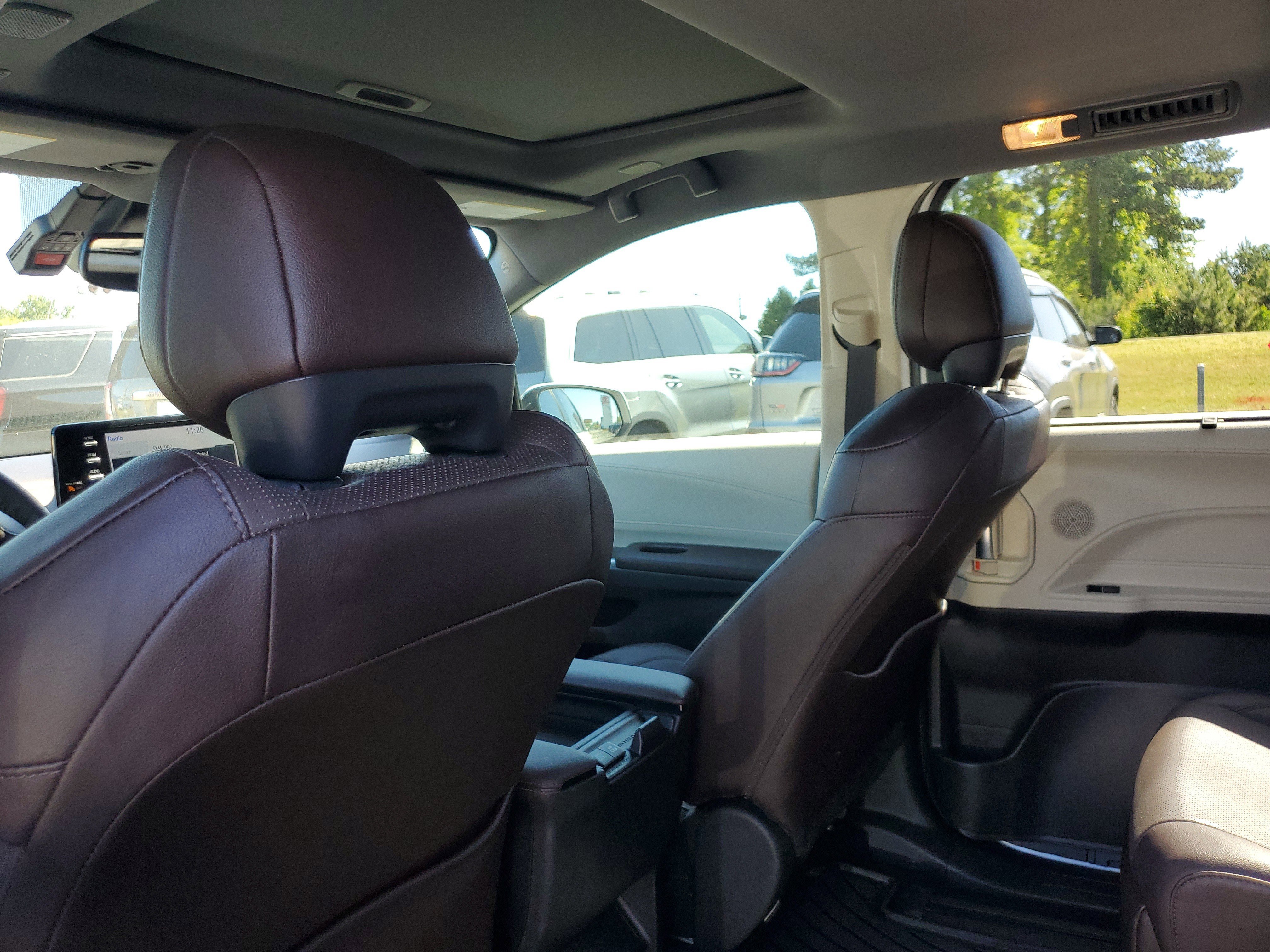Used 2023 Toyota Sienna Platinum image 12