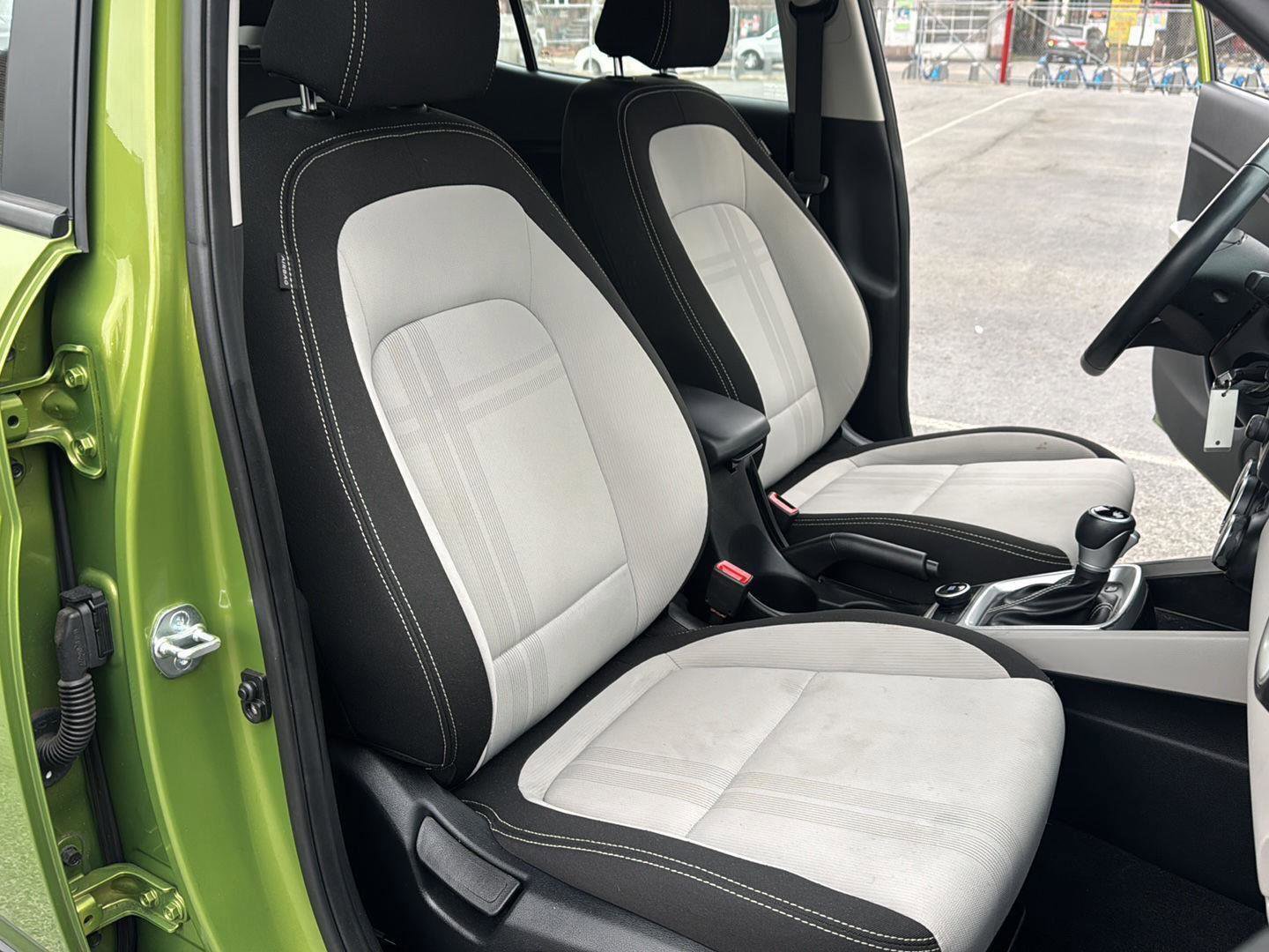 Used 2023 Hyundai Venue SEL w/ Cargo Package image 34