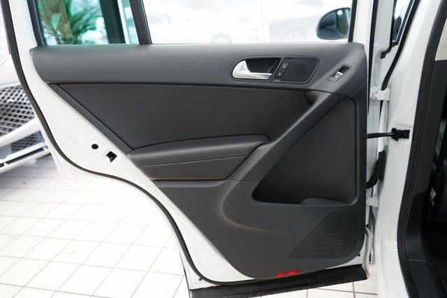 Used 2017 Volkswagen Tiguan Sport image 45