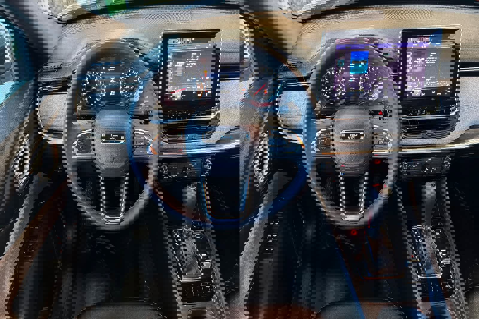 Used 2024 Jeep Compass Latitude image 16