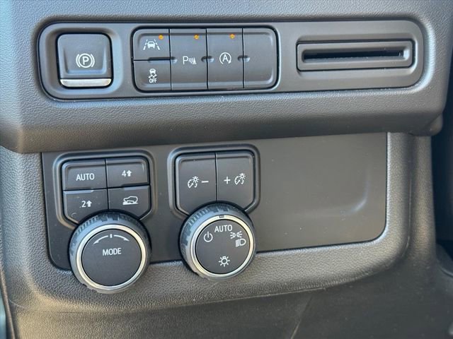 Used 2024 Chevrolet Suburban LT image 14