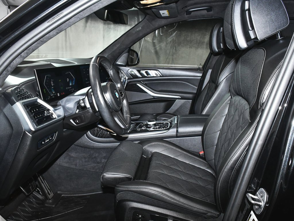 Used 2024 BMW X7 xDrive40i w/ Executive Package image 65