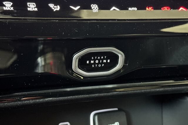 New 2026 Jeep Grand Cherokee Limited AWD/4WD image 17