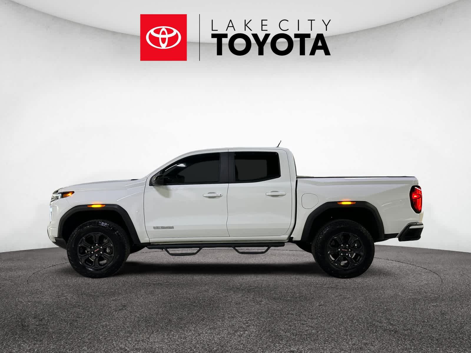 Used 2025 GMC Canyon Elevation image 3
