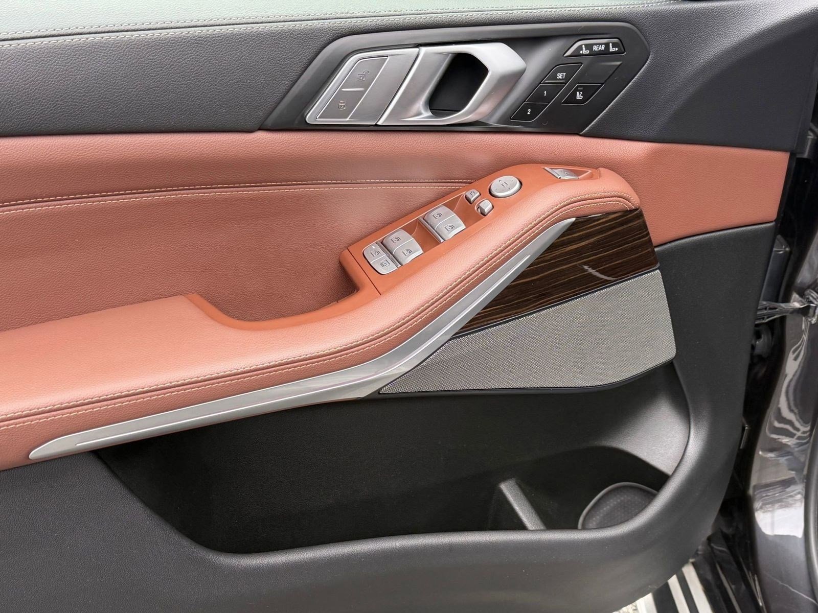 Used 2020 BMW X7 xDrive40i w/ Premium Package image 12