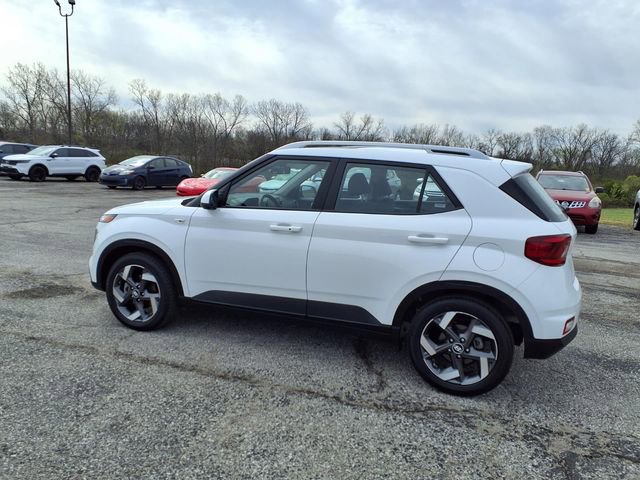 Used 2025 Hyundai Venue SEL image 25