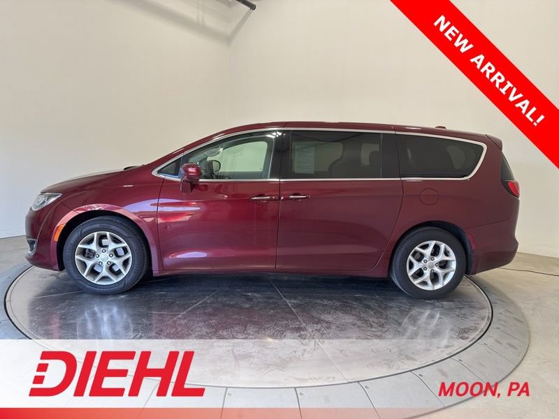 Used 2018 Chrysler Pacifica Touring Plus w/ Tire & Wheel Group image 4