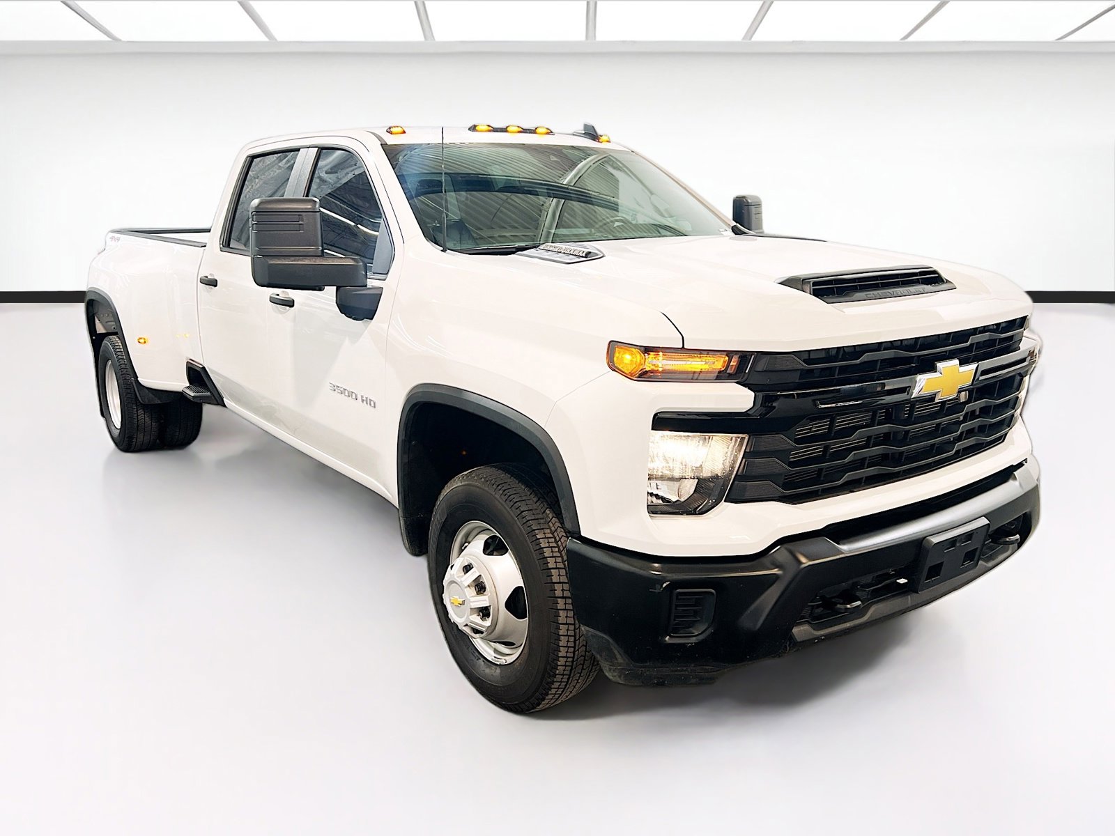 Used 2025 Chevrolet Silverado 3500 W/T image 3