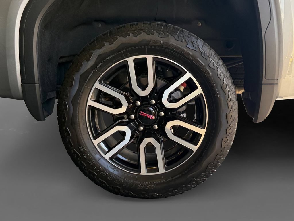 Used 2025 GMC Sierra 1500 AT4 w/ AT4 Premium Package AWD/4WD image 16