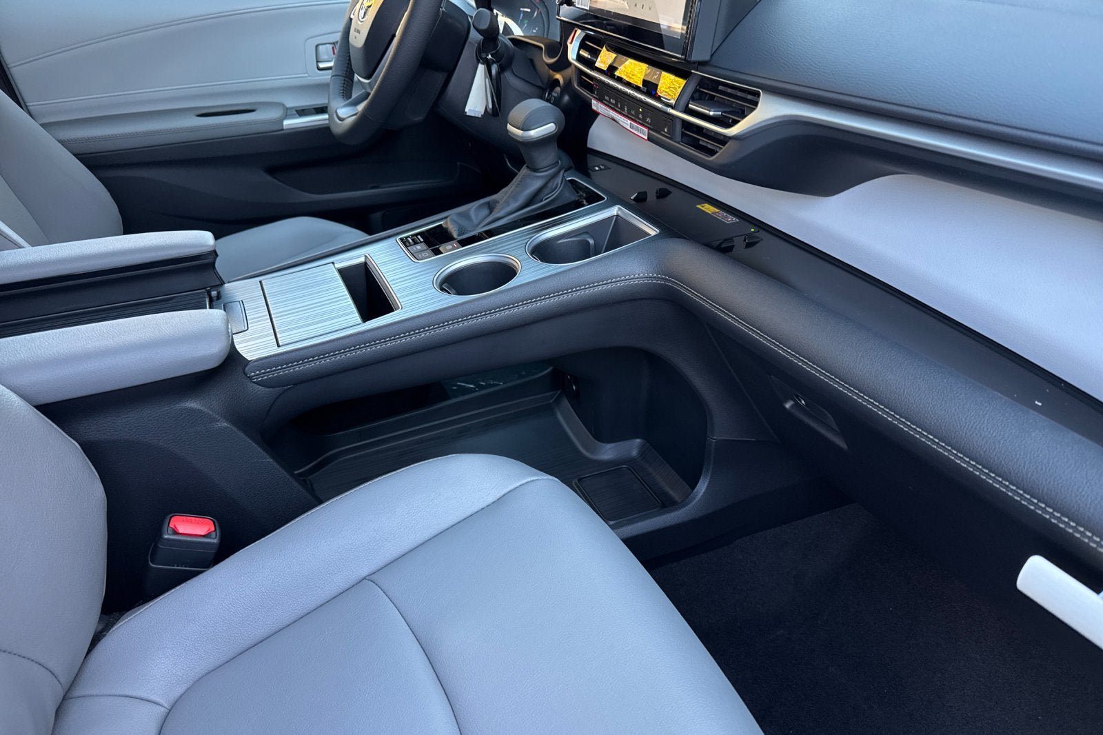 New 2026 Toyota Sienna XLE FWD image 18