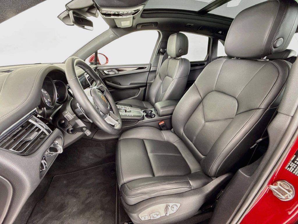 Certified 2020 Porsche Macan AWD/4WD image 5