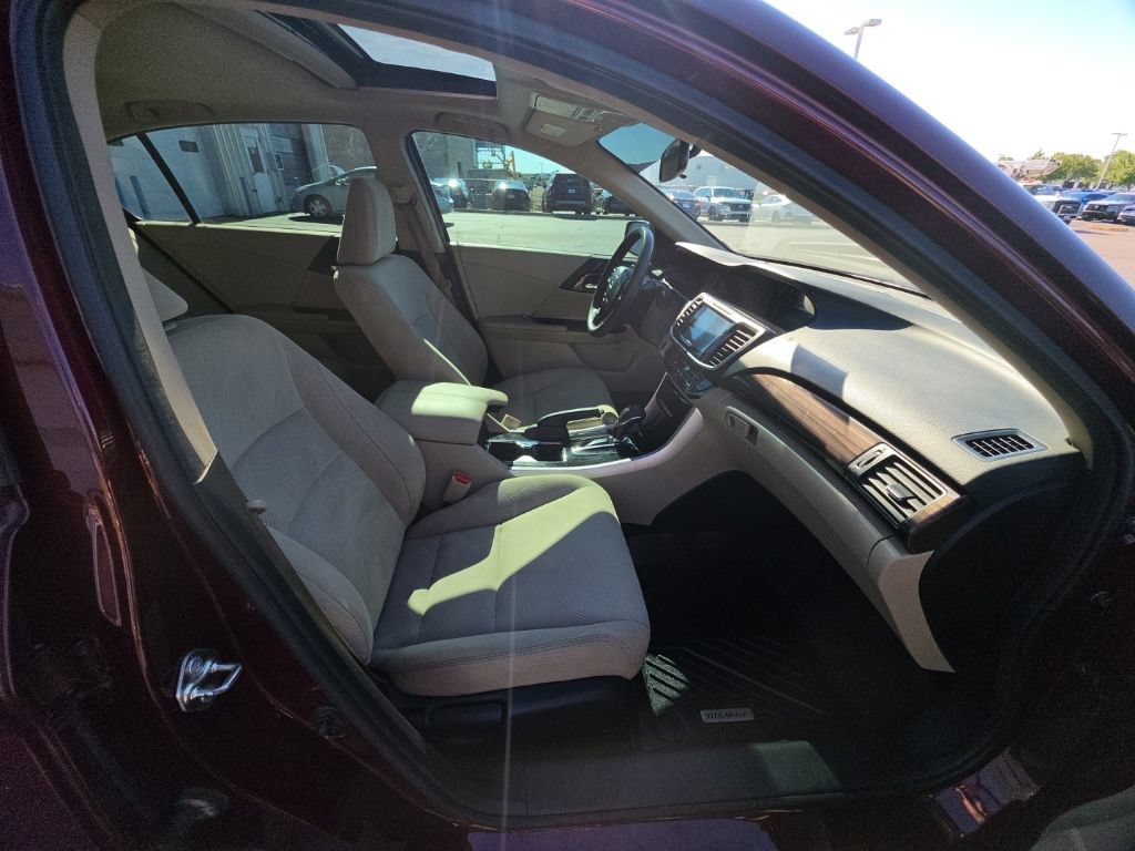 Used 2016 Honda Accord EX image 32