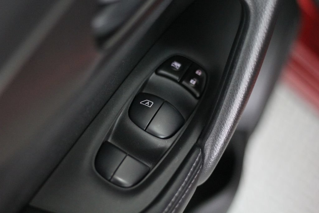 Used 2020 Nissan Rogue Sport S FWD image 40