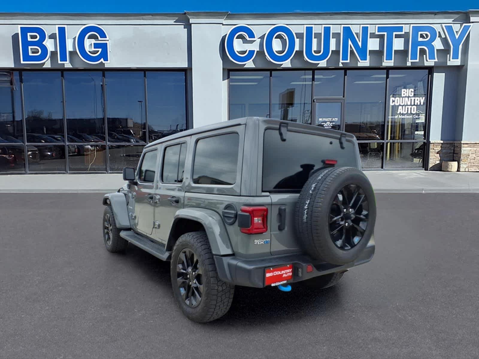 Used 2022 Jeep Wrangler Unlimited Sahara w/ Cold Weather Group AWD/4WD image 8