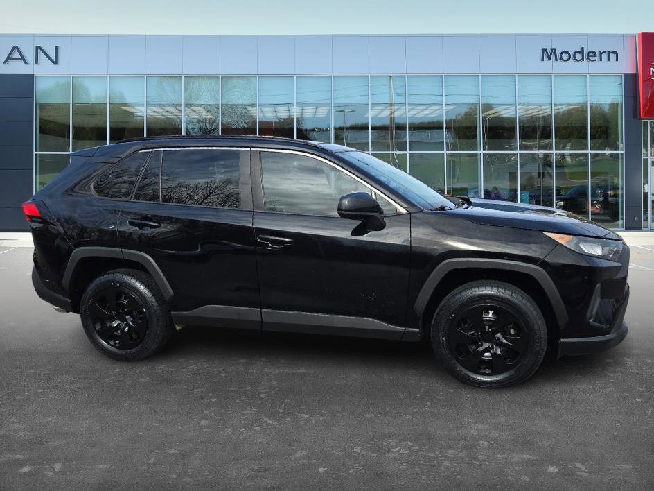 Used 2020 Toyota RAV4 LE image 3