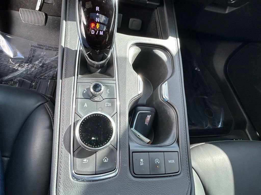 Used 2025 Cadillac XT4 Premium Luxury image 24