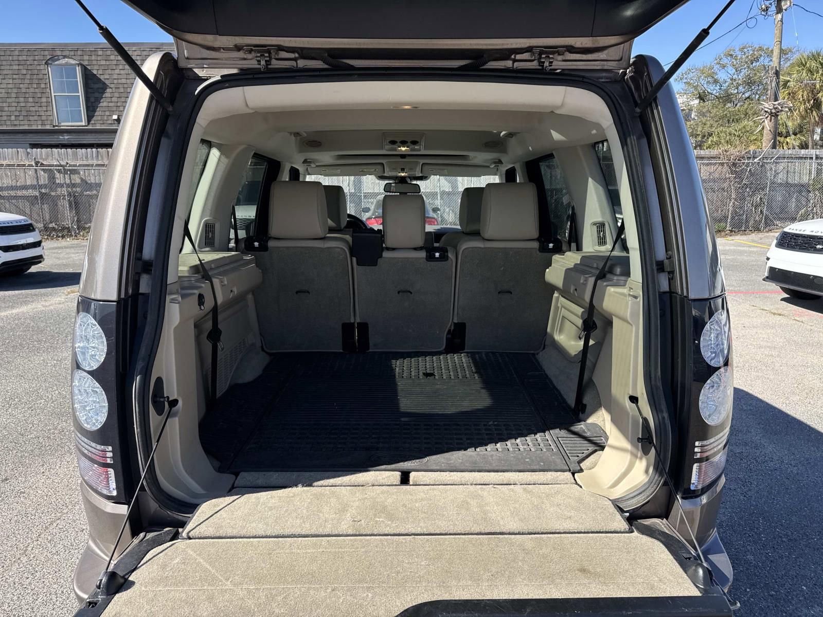 Used 2016 Land Rover LR4 HSE image 8