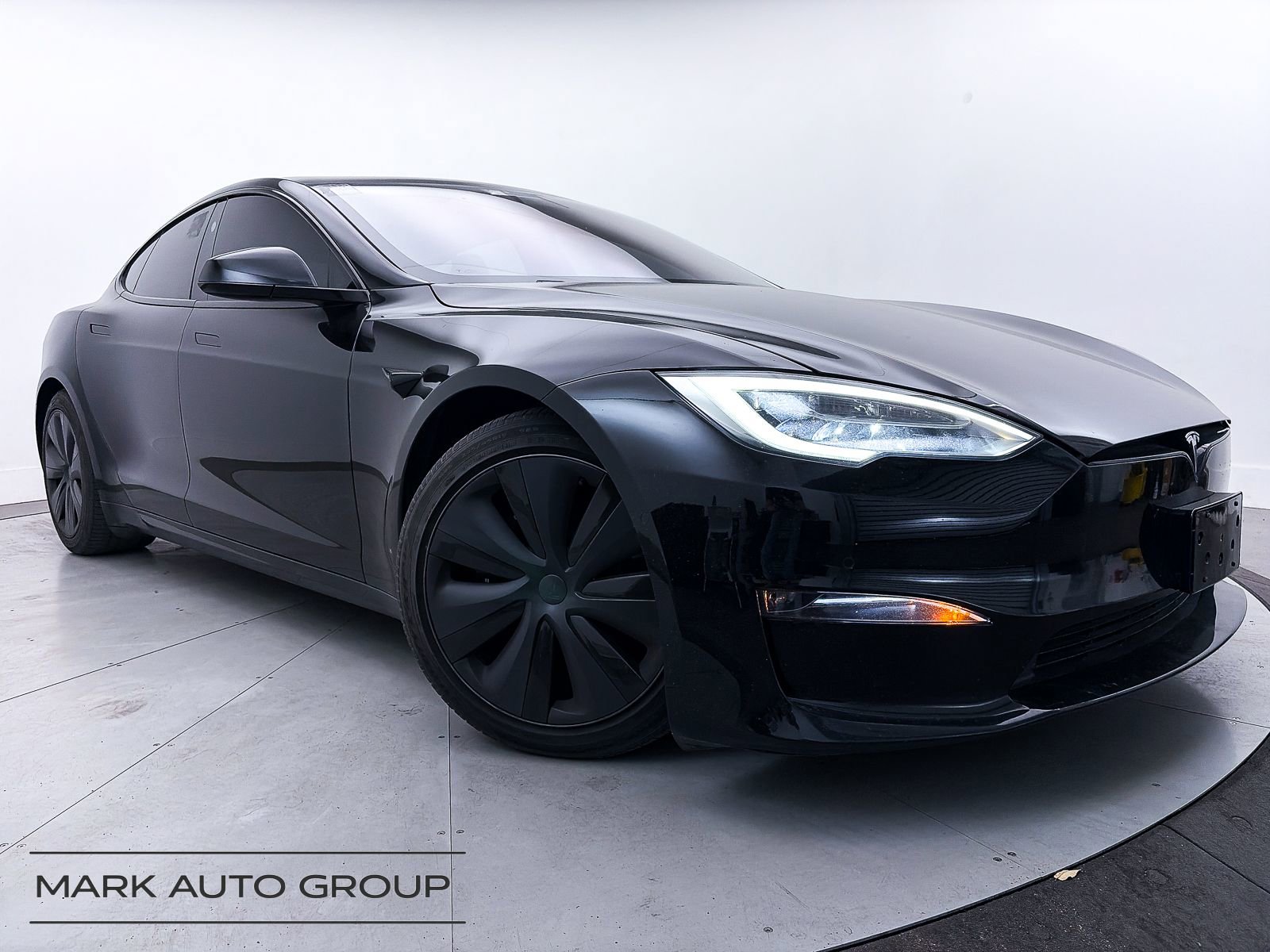 Used 2022 Tesla Model S Plaid image 1