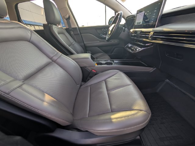 Used 2023 Lincoln Corsair Reserve AWD/4WD image 4
