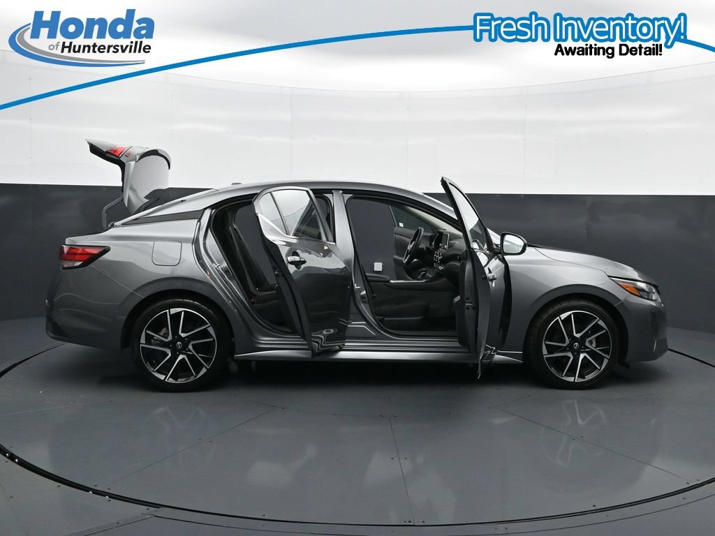 Used 2025 Nissan Sentra SR FWD image 48