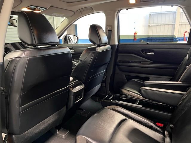 Used 2022 Nissan Pathfinder SL w/ SL Premium Package image 17