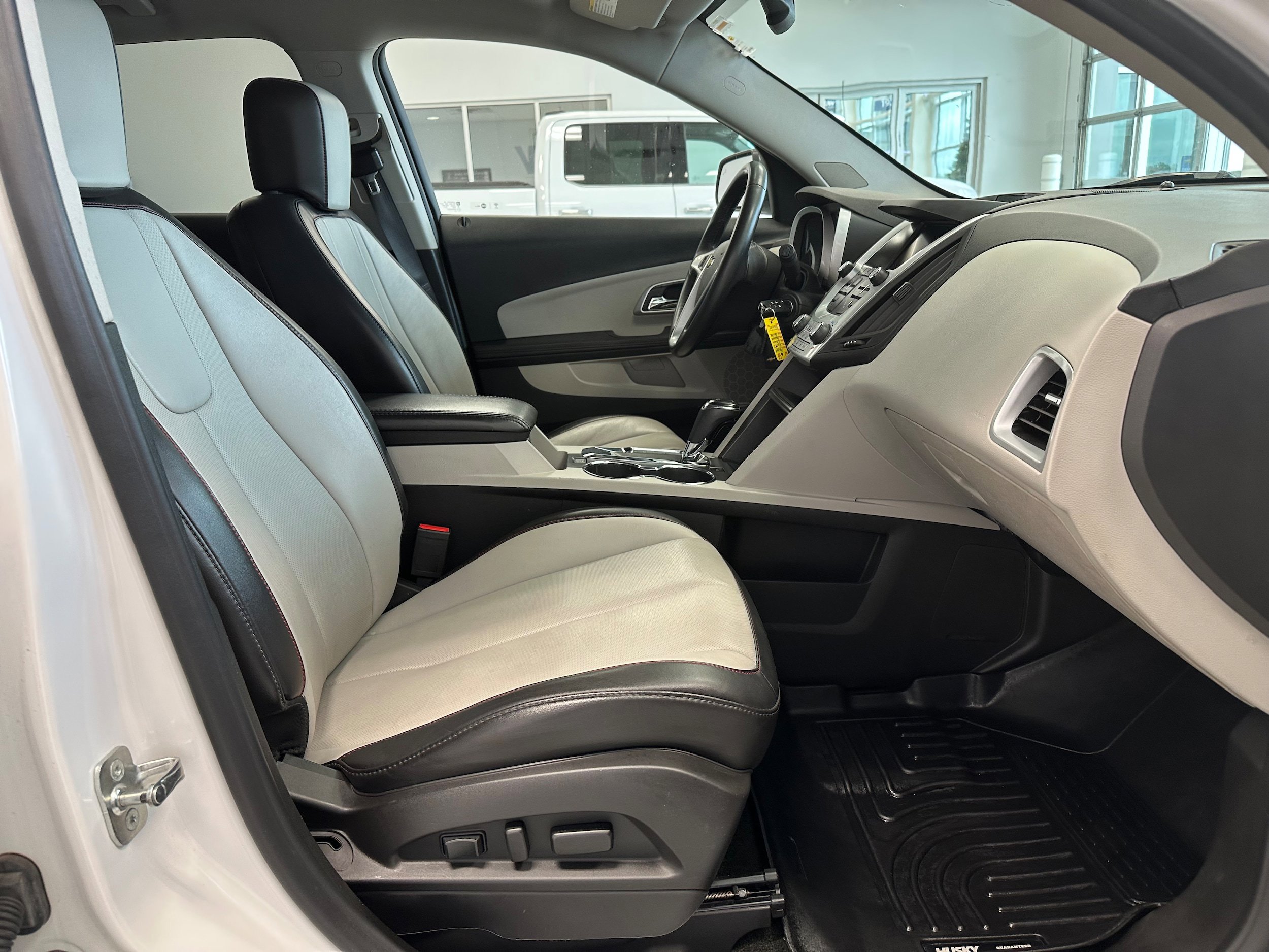 Used 2017 Chevrolet Equinox Premier w/ Enhanced Convenience Package AWD/4WD image 14