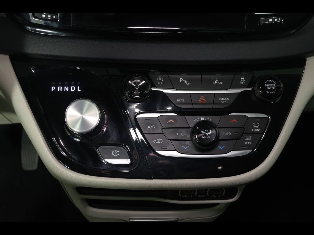 Used 2023 Chrysler Pacifica Touring-L FWD image 15