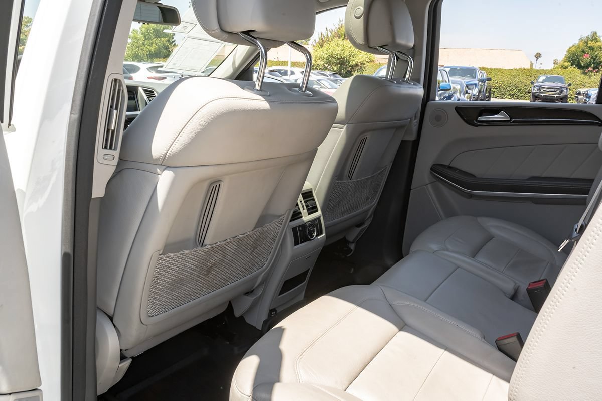 Used 2015 Mercedes-Benz GL 550 4MATIC image 11