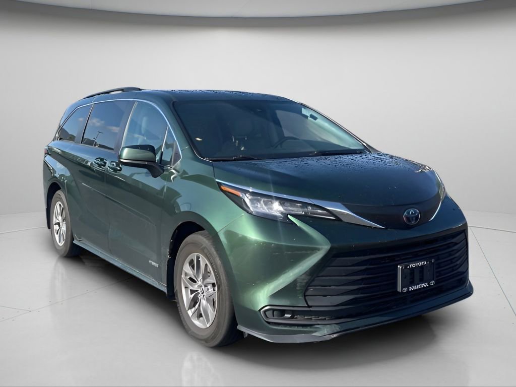 Used 2021 Toyota Sienna LE AWD/4WD image 2