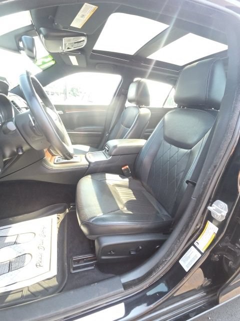Used 2015 Chrysler 300 C Platinum w/ Harman/Kardon Audio Group AWD/4WD image 10