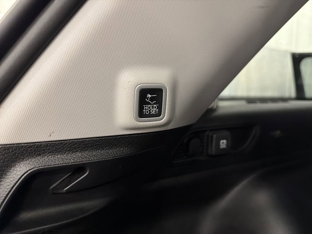 Used 2024 Jeep Grand Cherokee Limited image 10