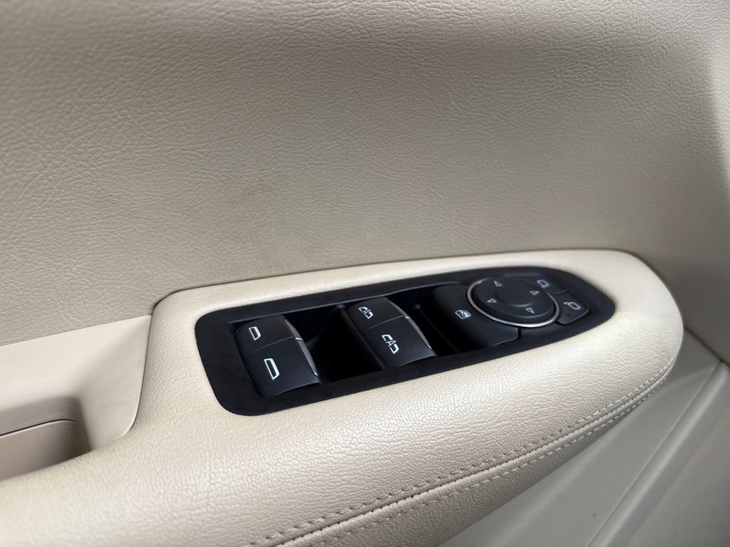 Used 2017 Cadillac XT5 FWD image 12