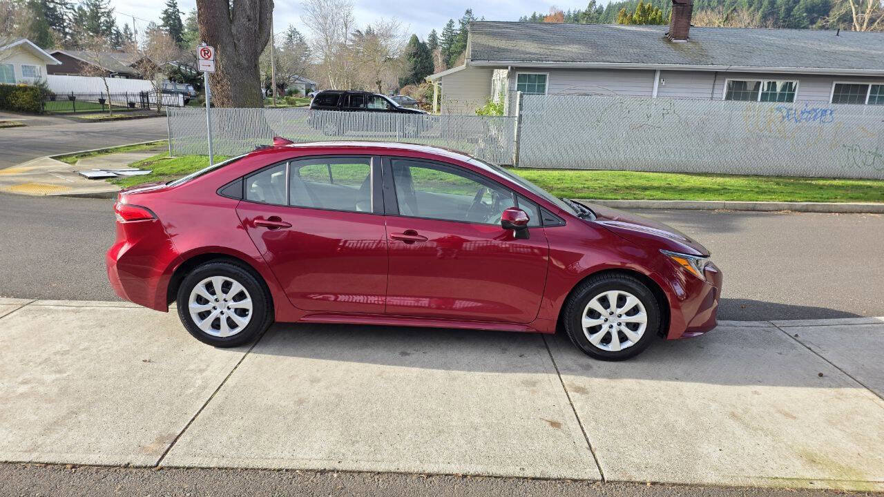 Used 2022 Toyota Corolla LE image 4