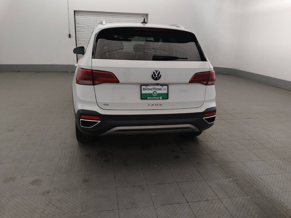 Used 2023 Volkswagen Taos SE w/ Panoramic Sunroof Package FWD image 6