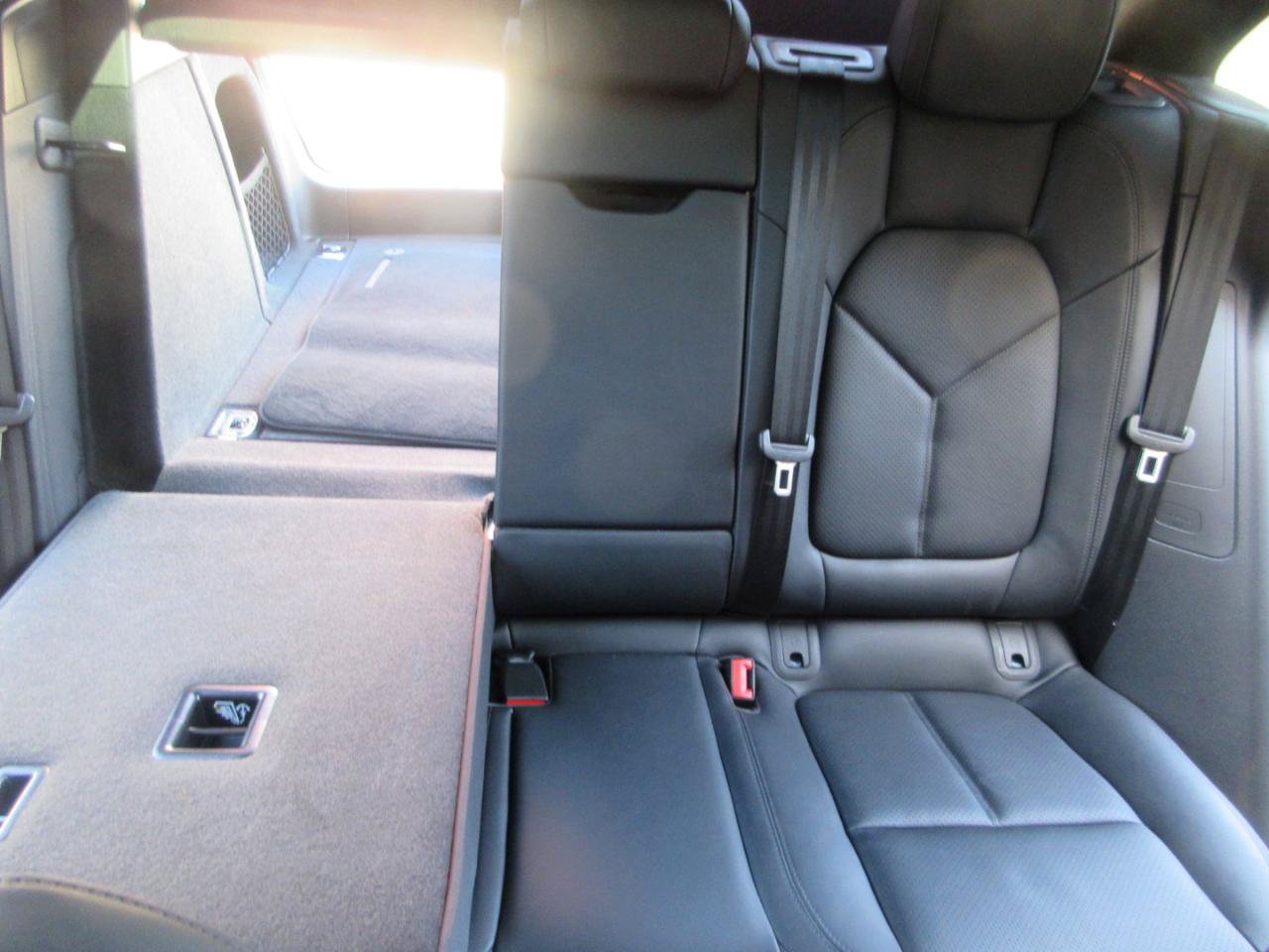Used 2025 Porsche Macan w/ Premium Package Plus AWD/4WD image 37