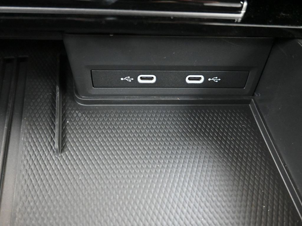 Certified 2025 Volkswagen Atlas Cross Sport SEL Premium R-Line image 34