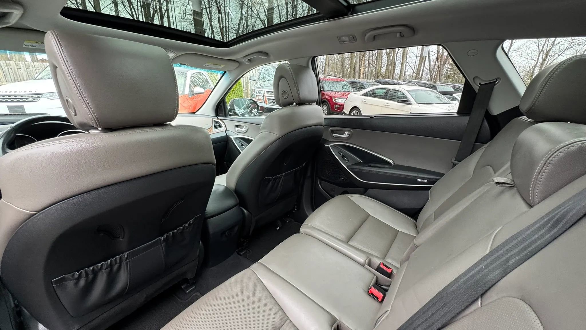 Used 2017 Hyundai Santa Fe AWD image 18