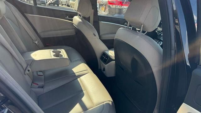 Used 2023 Genesis G70 2.0T image 18