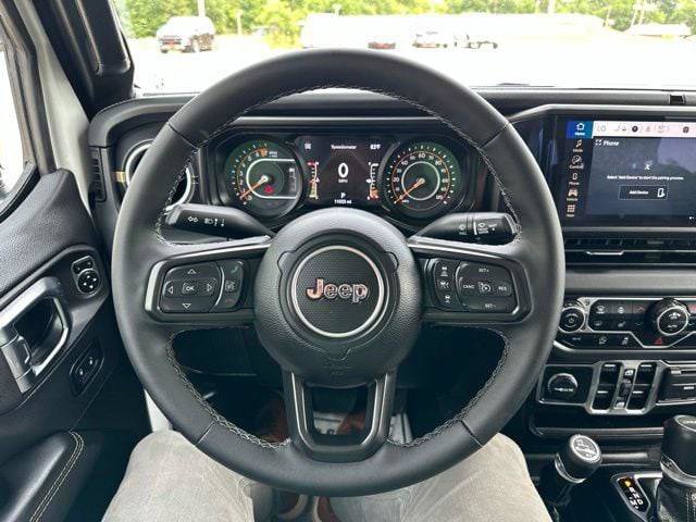 Certified 2025 Jeep Gladiator Overland AWD/4WD image 13