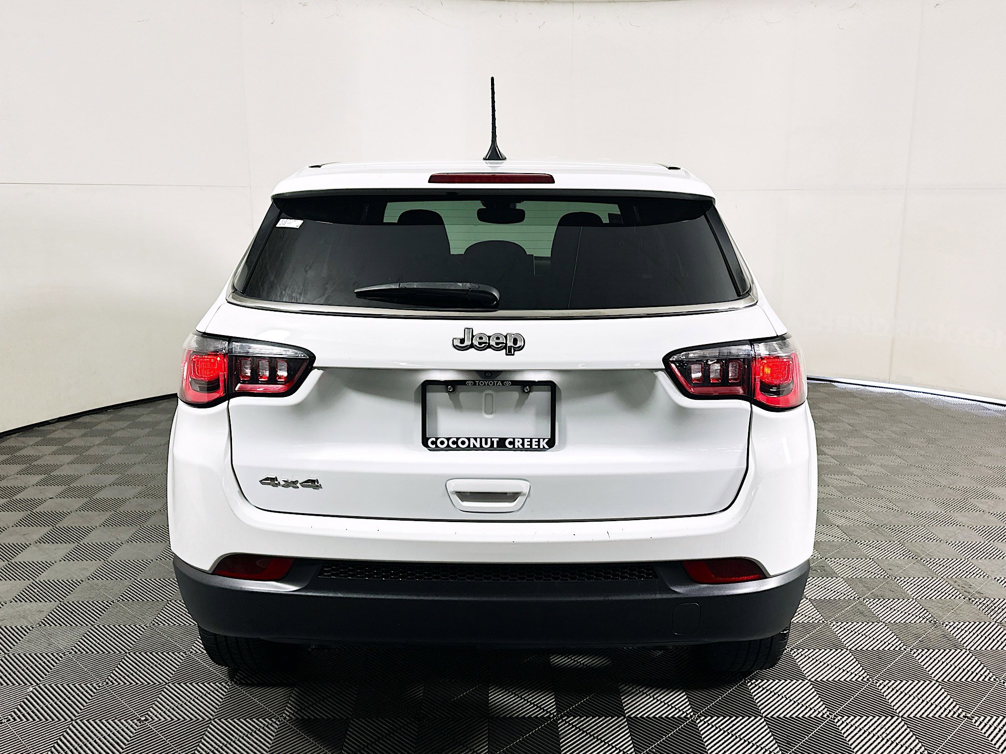 Used 2023 Jeep Compass Sport AWD/4WD image 4