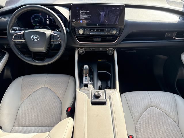 Used 2025 Toyota Grand Highlander AWD Hybrid image 12