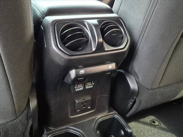 Used 2019 Jeep Wrangler Unlimited Sahara AWD/4WD image 16