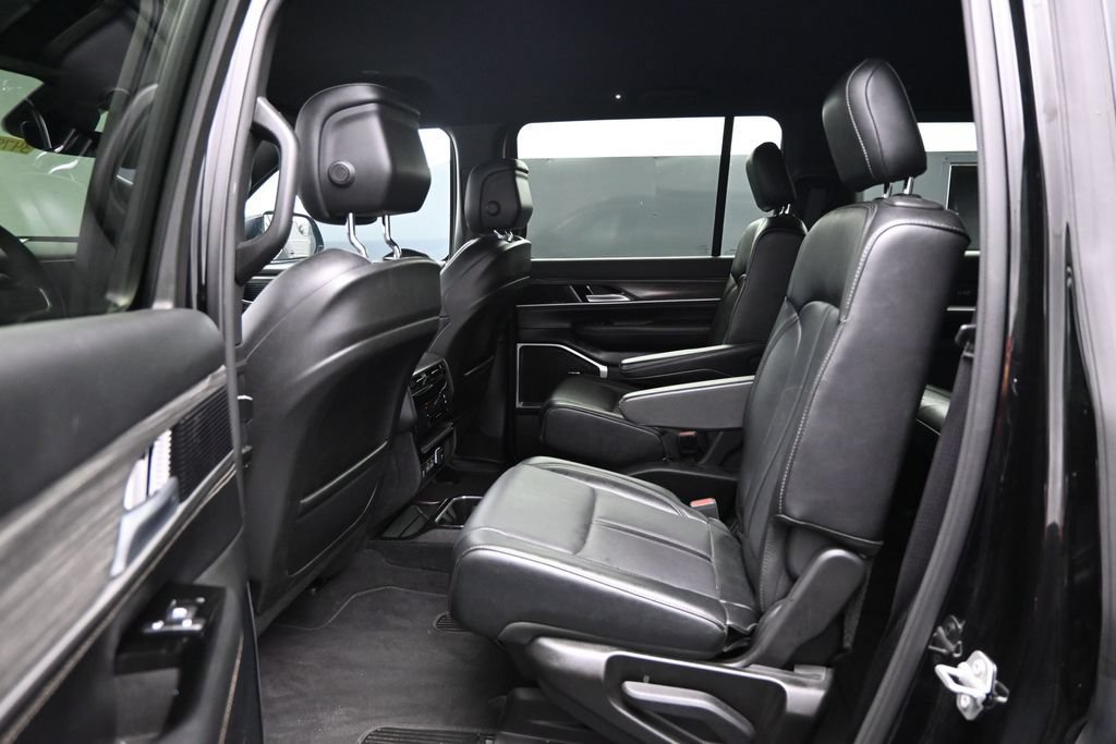 Used 2024 Jeep Wagoneer Series II AWD/4WD image 26