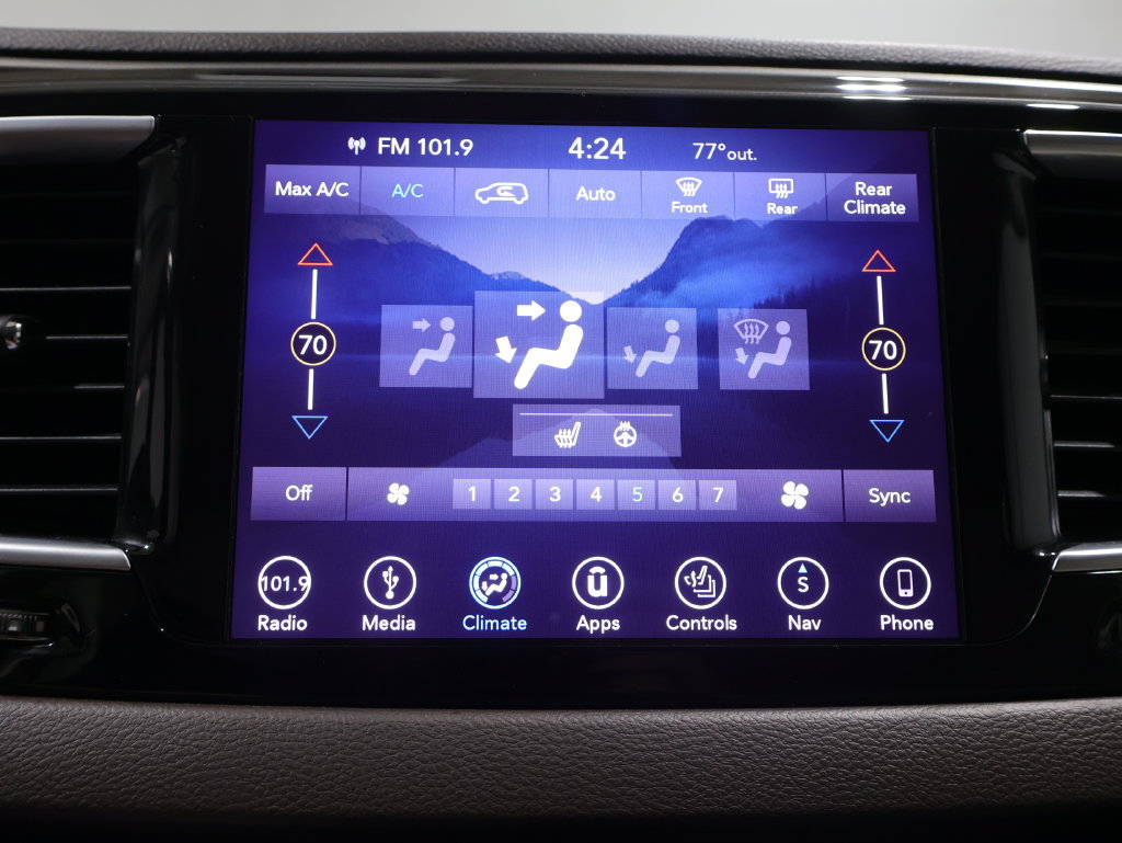Used 2018 Chrysler Pacifica Touring-L Plus FWD image 32
