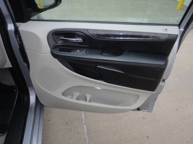 Used 2015 Dodge Grand Caravan SXT image 18
