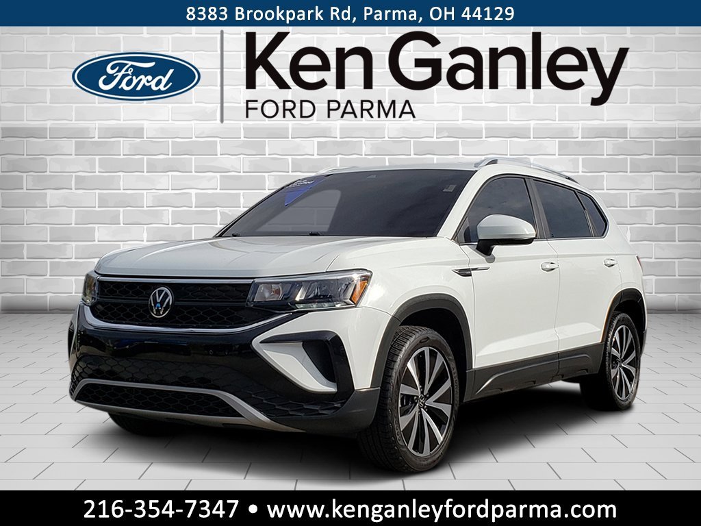 Used 2023 Volkswagen Taos SE w/ Panoramic Sunroof Package