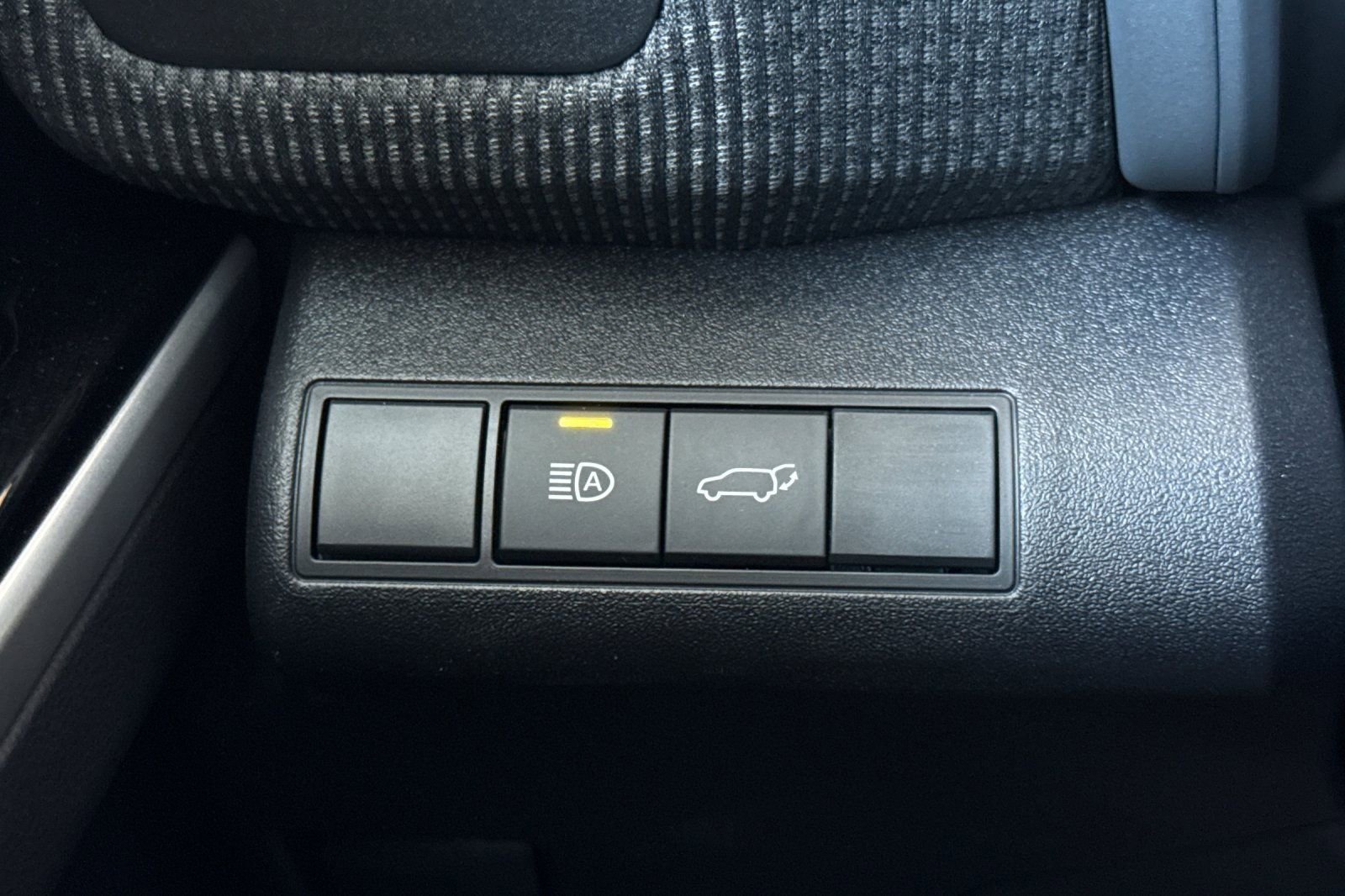 Certified 2025 Toyota bZ4X AWD w/ Weather Package image 32