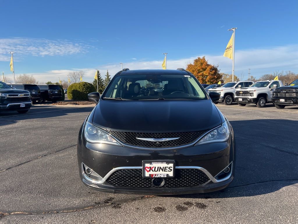 Used 2017 Chrysler Pacifica Touring-L Plus w/ Advanced Safetytec Group image 2