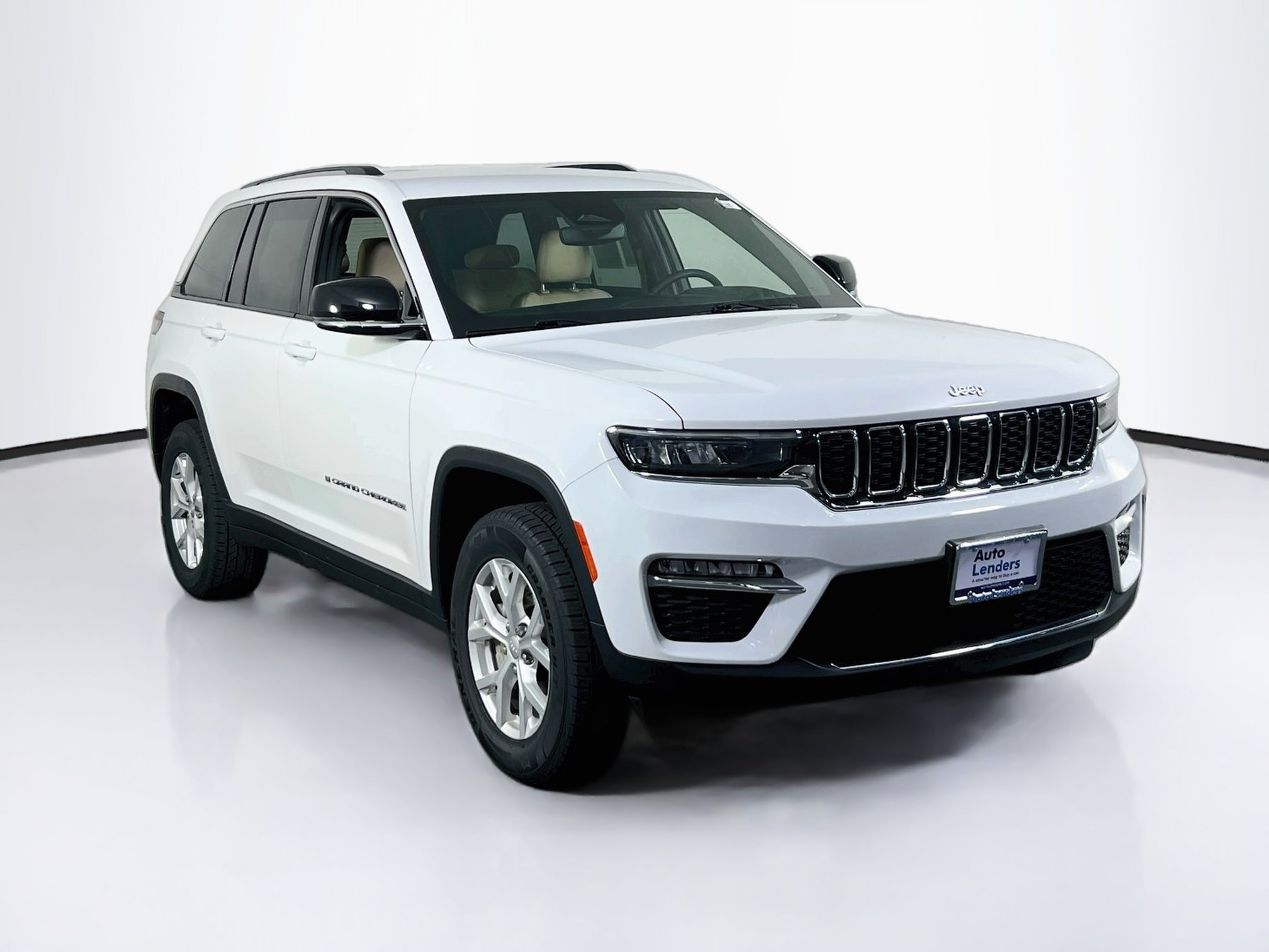 Used 2023 Jeep Grand Cherokee Limited AWD/4WD image 3